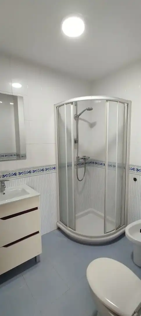 Badezimmer von Wohnung zur Miete in Culleredo mit Heizung