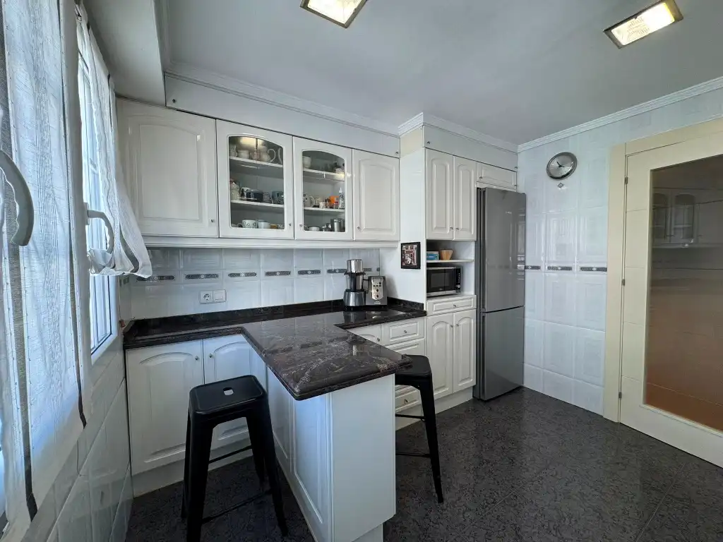 Cocina de Piso en venta en Gijón  con Calefacción, Parquet y Horno