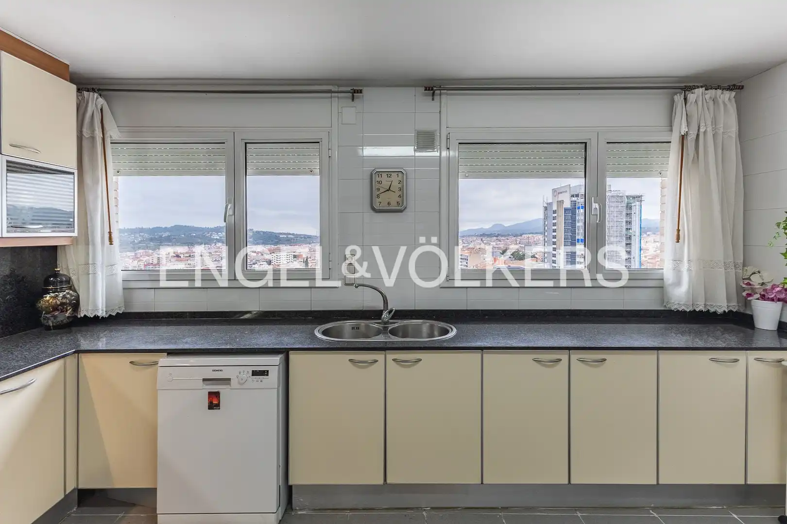 Cocina de Dúplex en venta en Terrassa con Aire acondicionado, Calefacción y Terraza