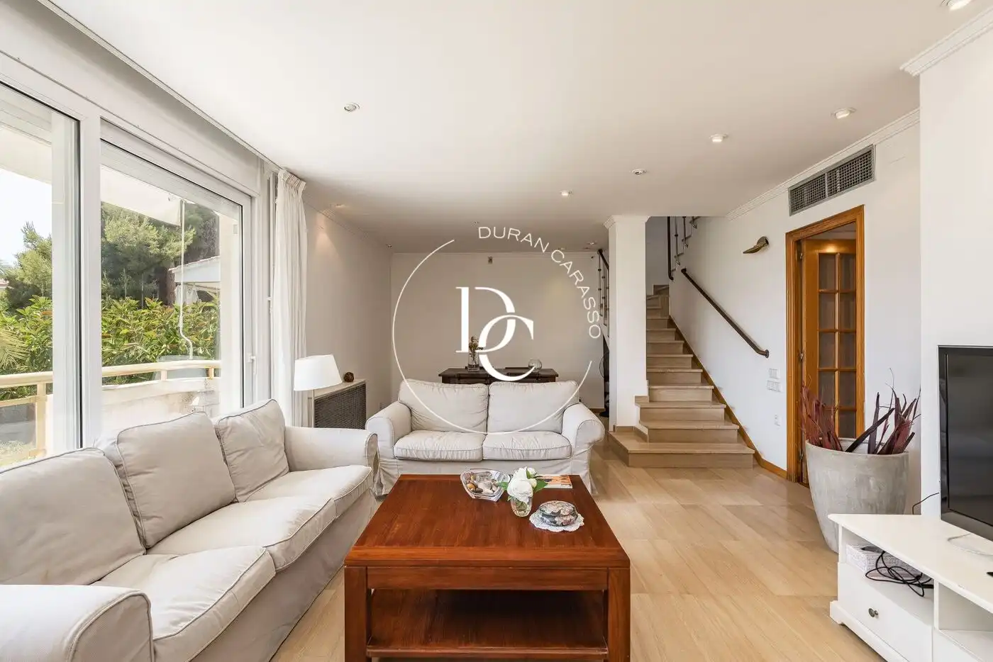Sala d'estar de Dúplex en venda en Sitges amb Aire condicionat, Calefacció i Jardí privat