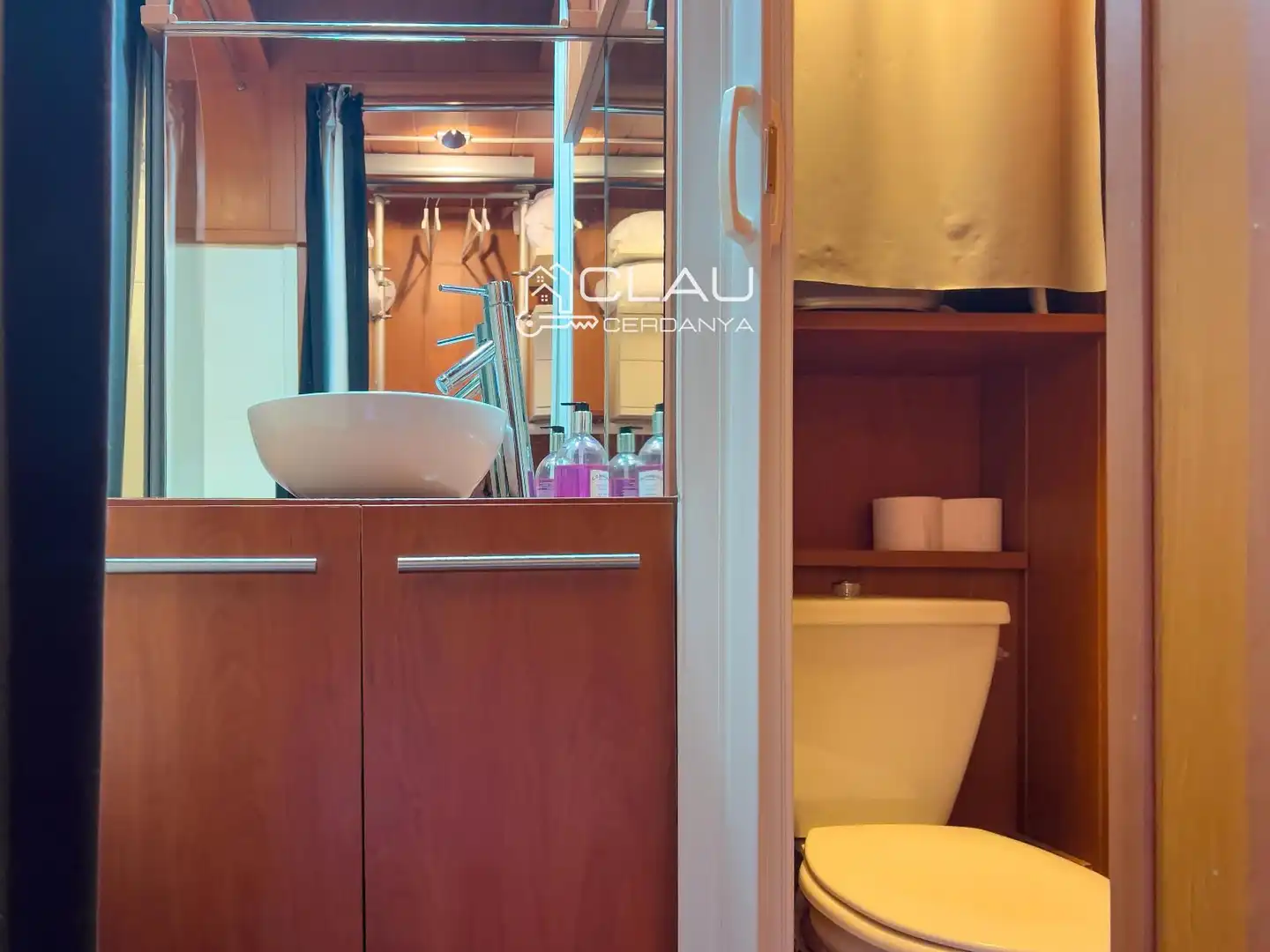 Badezimmer von Wohnung zur Miete in Font-Romeu-Odeillo-Via mit Heizung, Parkett und Terrasse