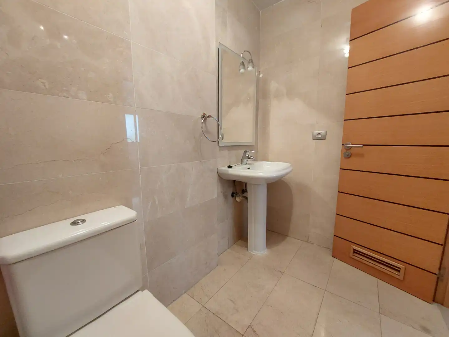 Baño de Piso de alquiler en Las Palmas de Gran Canaria con Horno, Lavadora y Balcón
