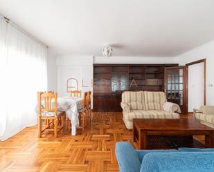 Sala d'estar de Pis en venda en Vigo  amb Calefacció, Parquet i Terrassa