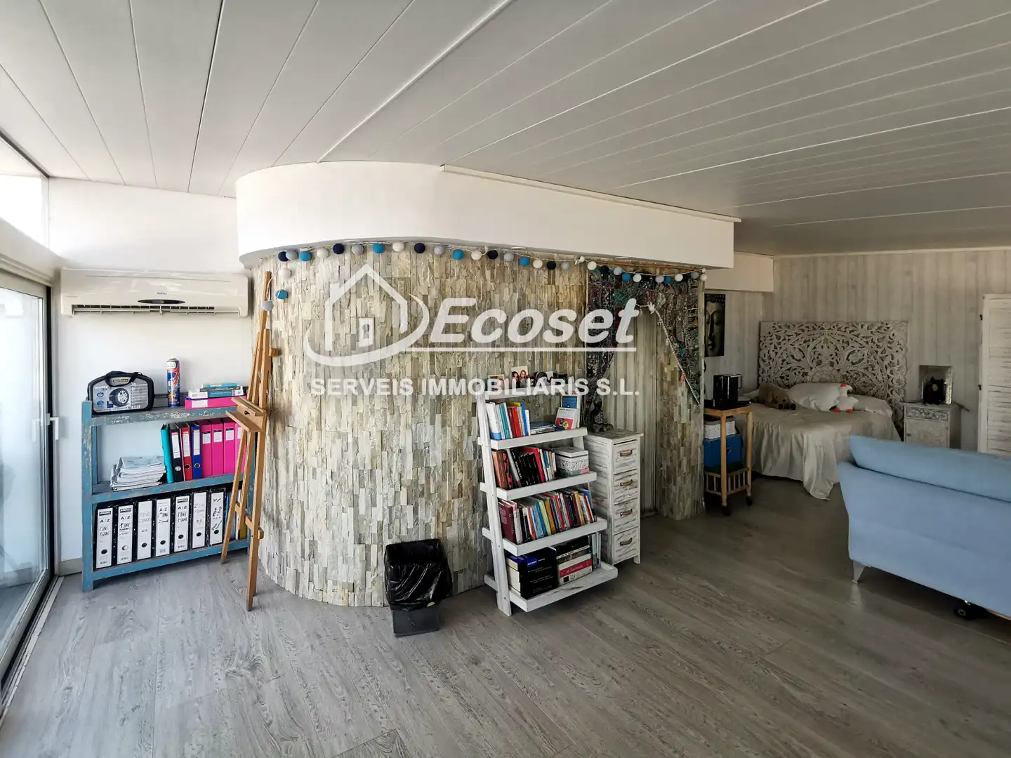 Maisonette zum Verkauf in Cornellà de Llobregat mit Klimaanlage, Parkett und Terrasse