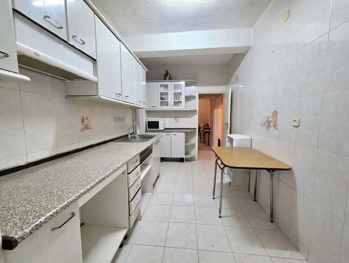 Cuina de Pis en venda en Madrid amb Calefacció, Terrassa i Forn