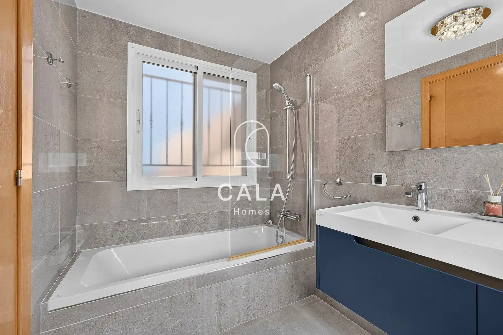 Bany de Casa o xalet en venda en Adeje amb Aire condicionat, Calefacció i Piscina