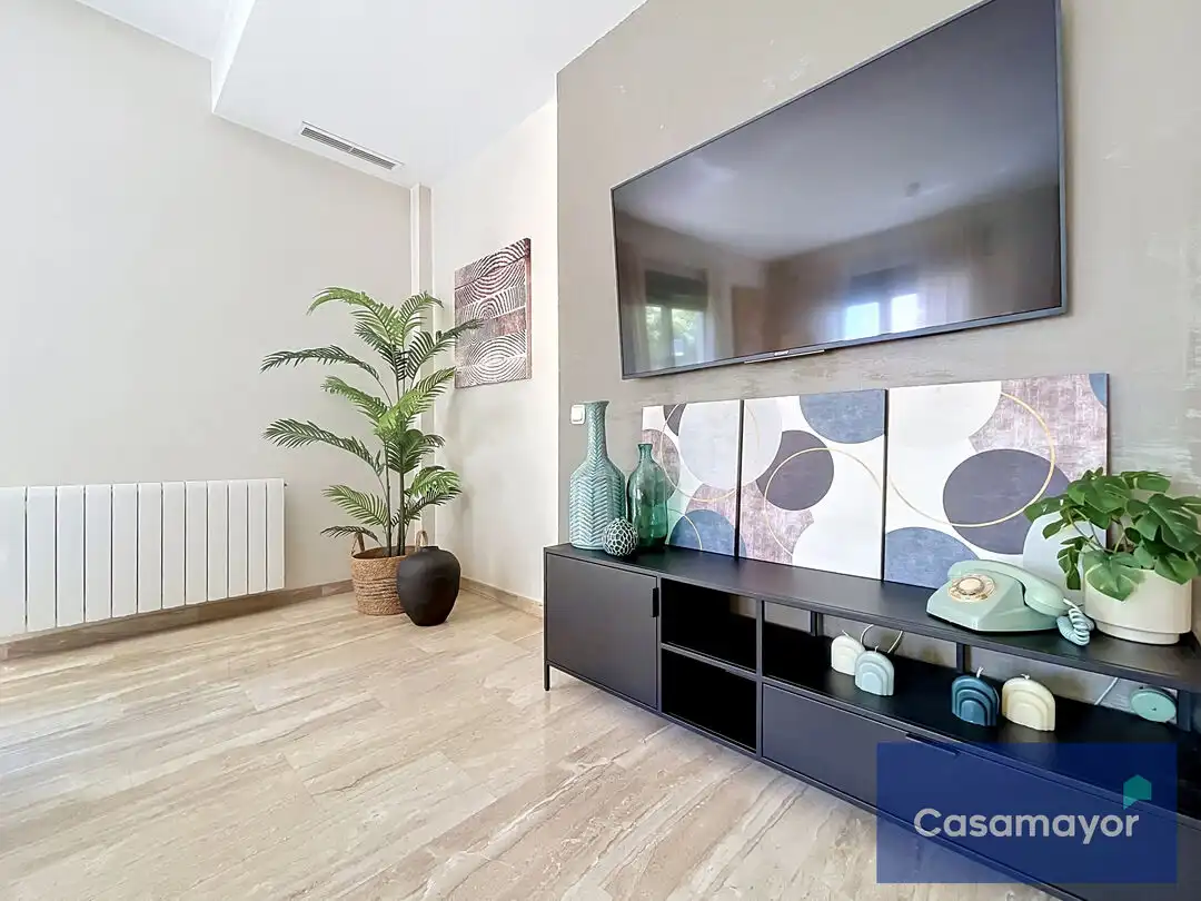Sala d'estar de Casa o xalet en venda en Alicante / Alacant amb Aire condicionat, Calefacció i Jardí privat
