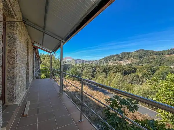 Terrassa de Casa o xalet en venda en Cenlle amb Jardí privat