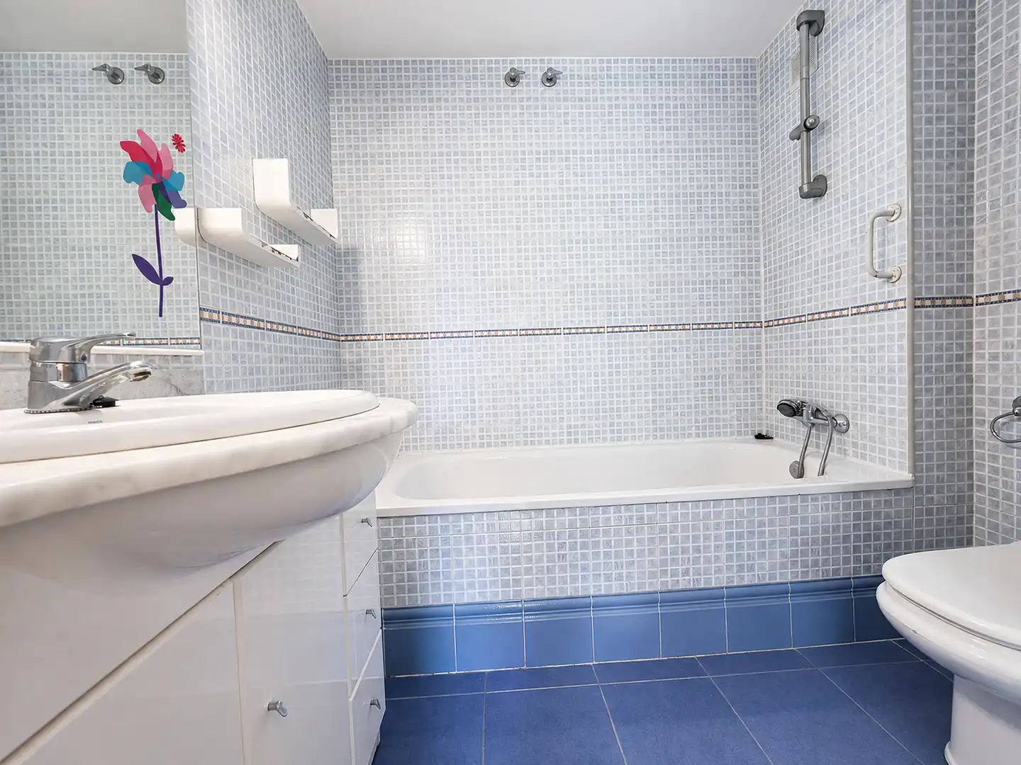 Bathroom of Flat for sale in Cambrils  with Air Conditioner, Heating and Storage room