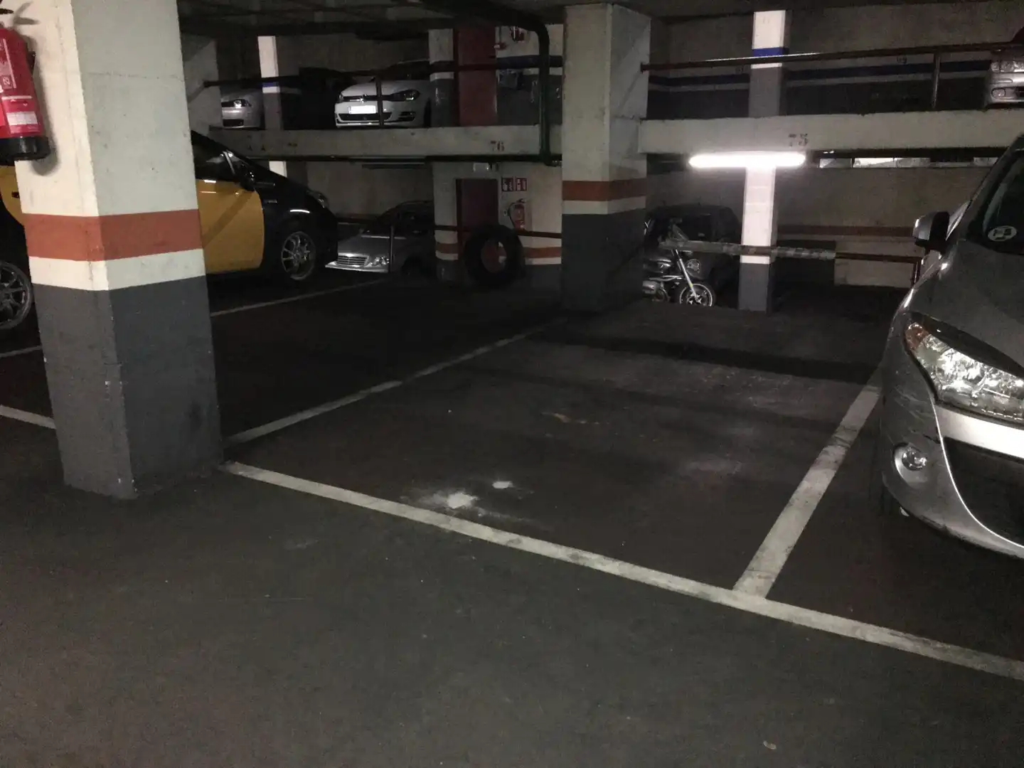Aparcament en venda a Violante de Hungria