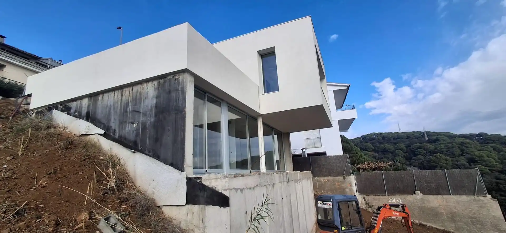 Vista exterior de Casa o xalet en venda en Mataró amb Aire condicionat, Jardí privat i Terrassa