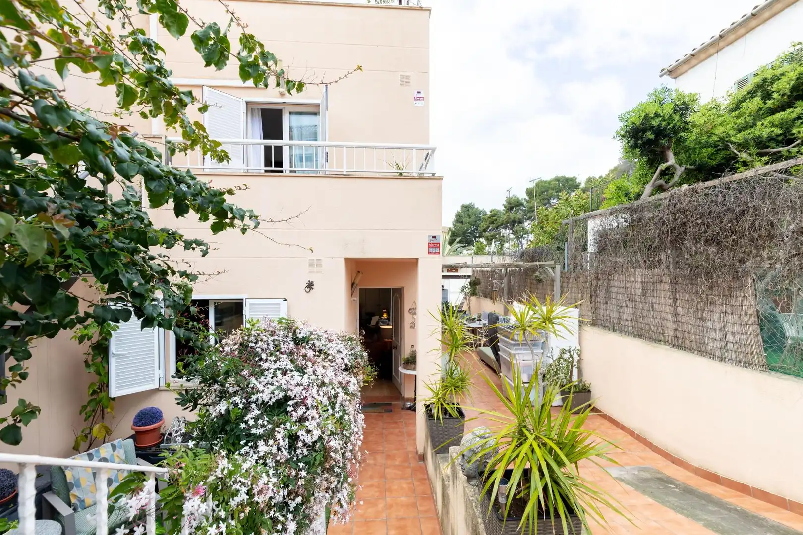 Vista exterior de Casa adosada en venta en  Palma de Mallorca con Aire acondicionado, Calefacción y Jardín privado