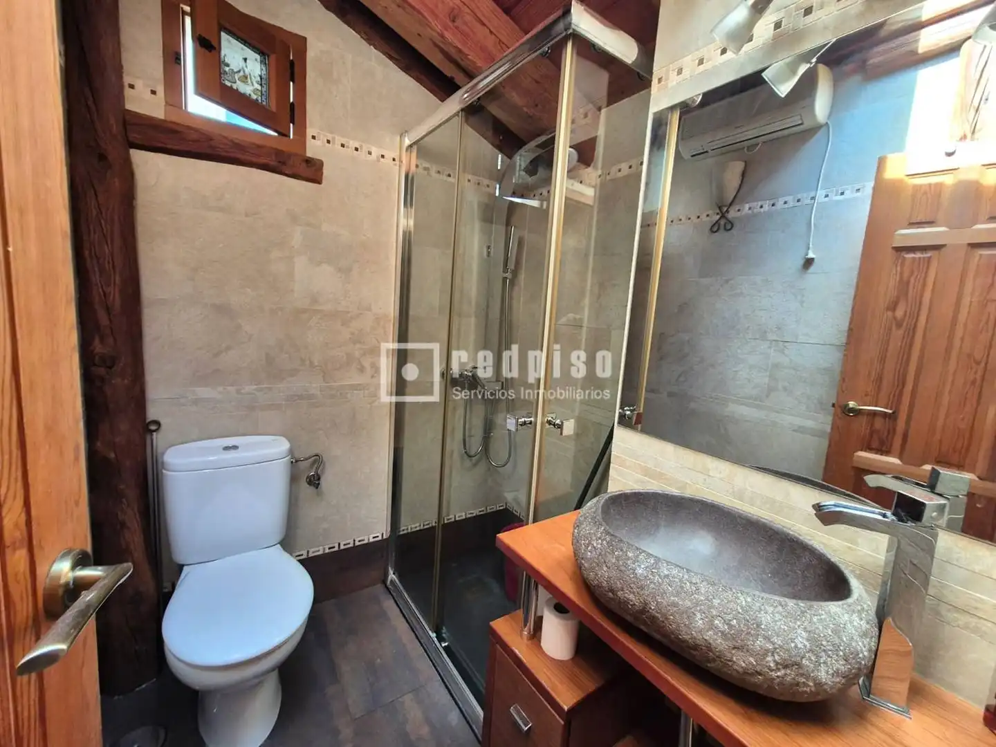 Baño de Apartamento de alquiler en Madrid con Aire acondicionado, Calefacción y Parquet