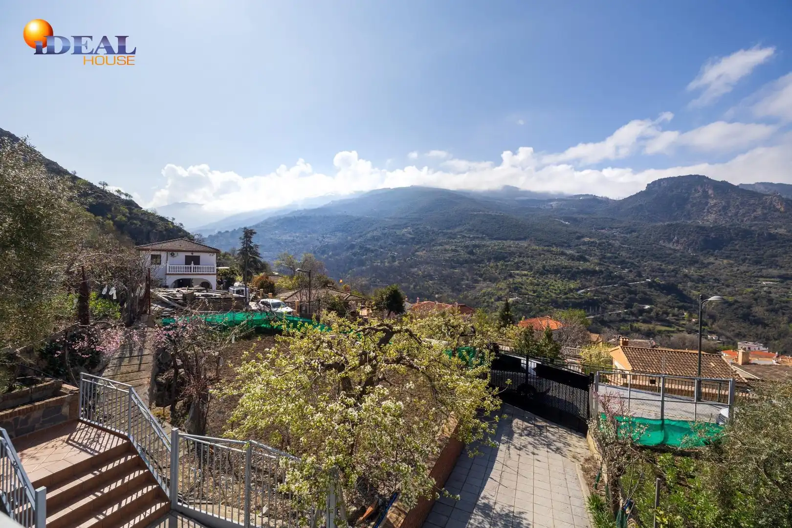 Vista exterior de Casa o chalet en venta en Güéjar Sierra con Jardín privado, Trastero y Piscina