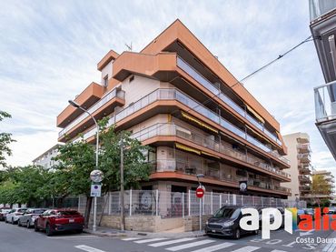 Piso con balcón en venta en Calle del Nord
