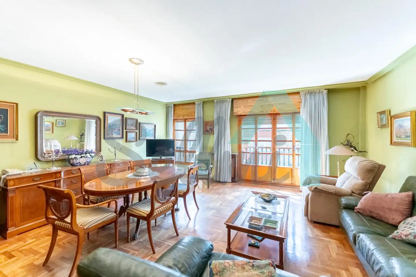 Piso con terraza en venta en Calle Uría