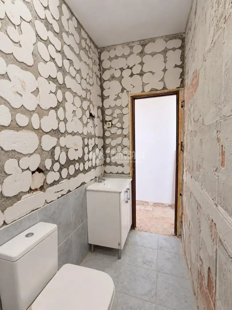 Baño de Casa adosada en venta en Alcalá de Henares con Aire acondicionado y Trastero
