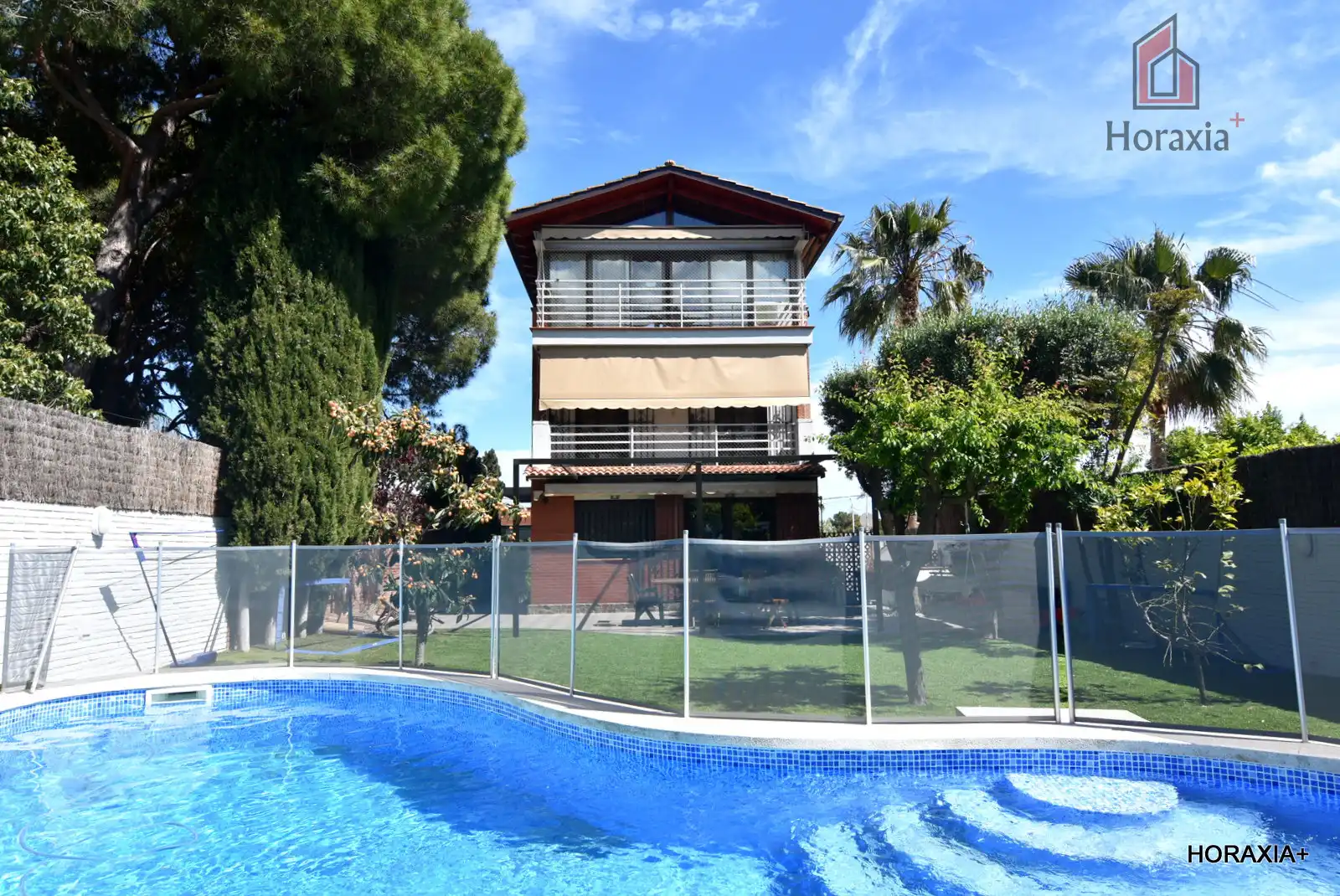 Swimming pool of Houses for rent in Castelldefels  with Air Conditioner, Heating and Private garden