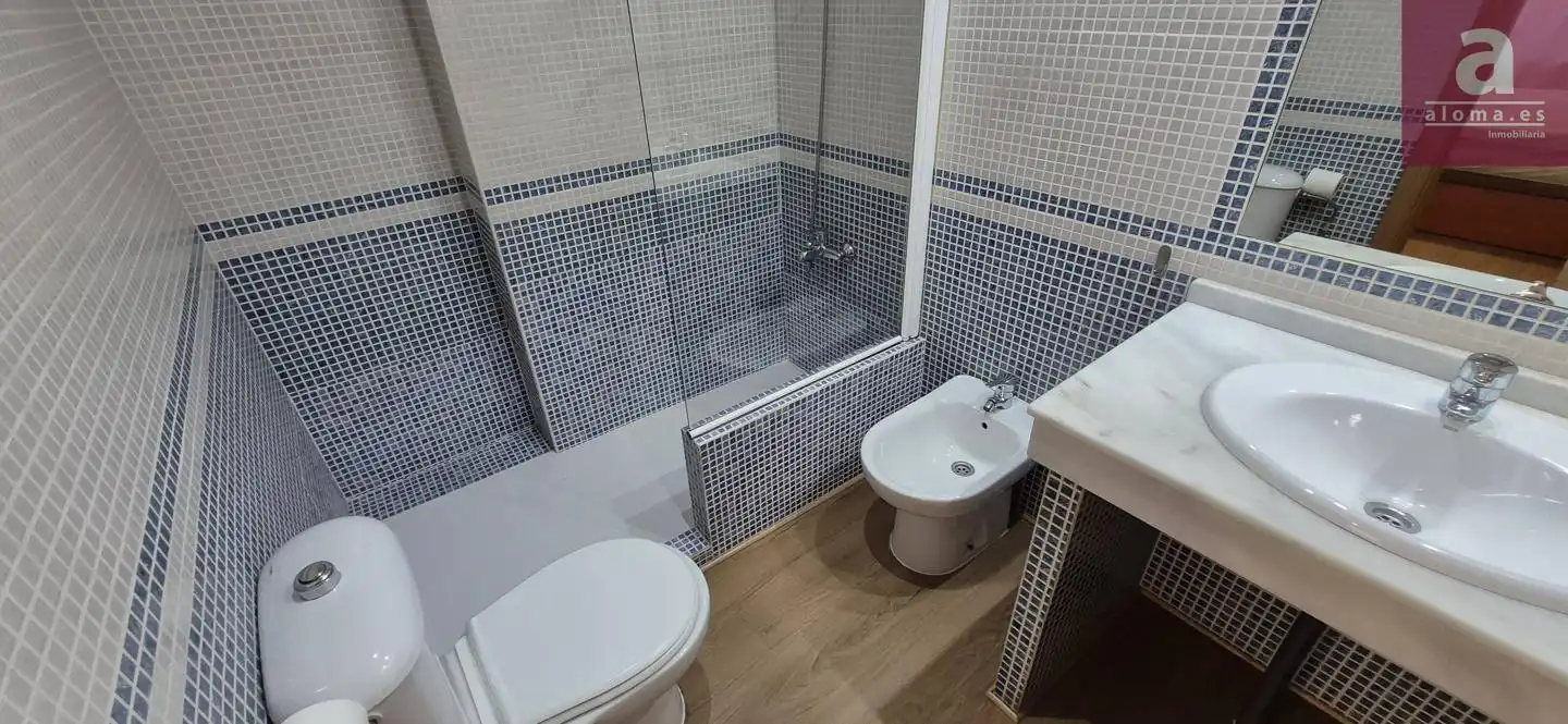 Baño de Estudio de alquiler en Cáceres con Aire acondicionado, Trastero y Amueblado