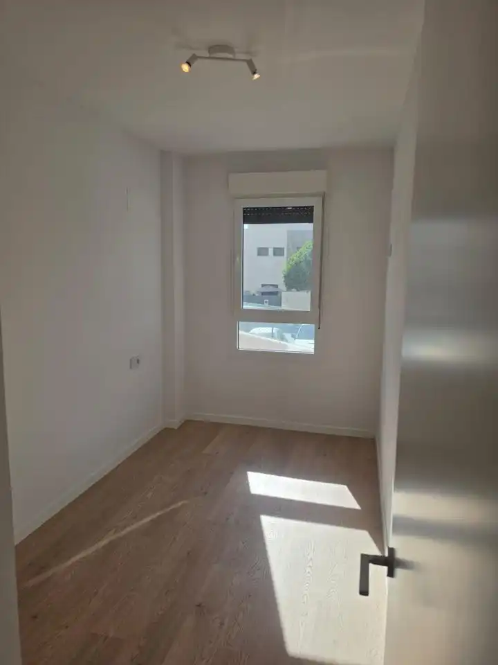 Schlafzimmer von Wohnung zur Miete in Dos Hermanas mit Klimaanlage, Terrasse und Gemeinschaftspool