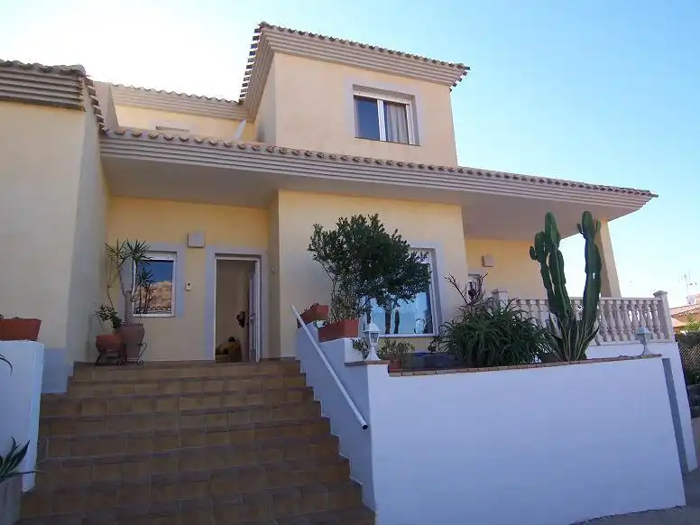 Vista exterior de Casa o xalet en venda en Cartagena amb Calefacció, Jardí privat i Terrassa