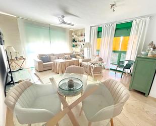 Sala d'estar de Apartament en venda en Estepona amb Aire condicionat, Calefacció i Terrassa