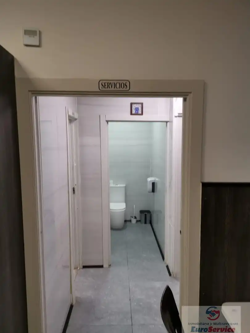 Baño de Local en venta en Valencia con Aire acondicionado y Amueblado