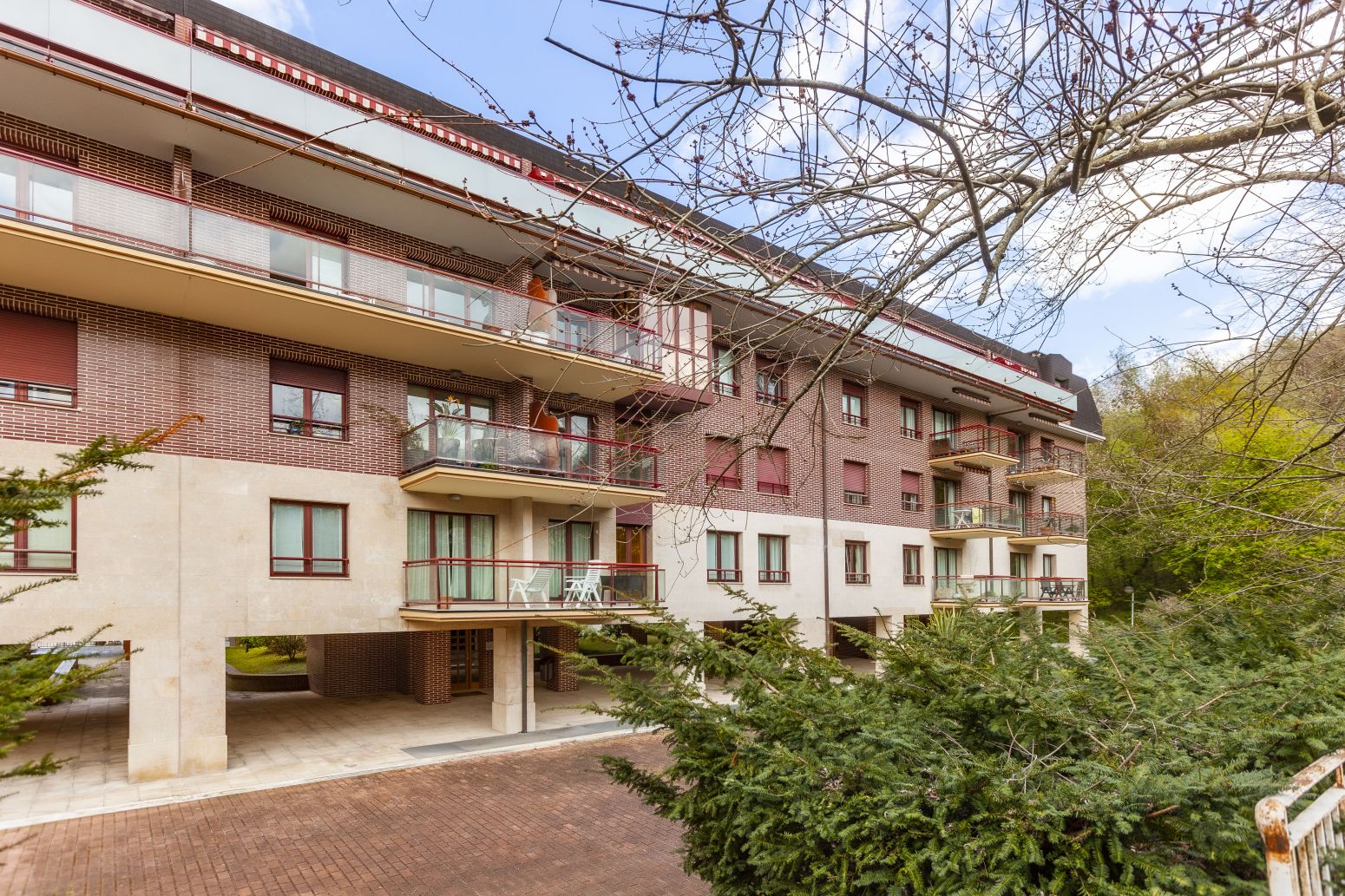 Vista exterior de Àtic de lloguer en Donostia - San Sebastián  amb Calefacció, Terrassa i Moblat
