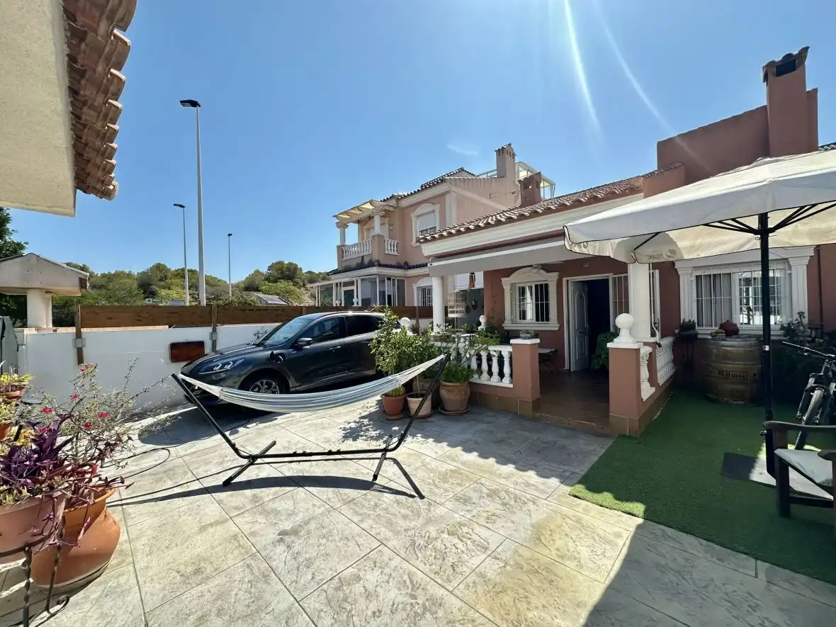 Casa o chalet en venta en AV finlandia, 2, Monte y Mar