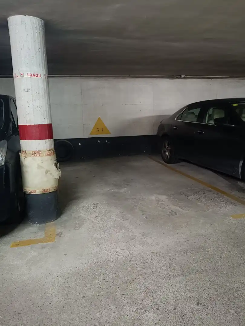 Aparcament de Pis en venda en Girona amb Calefacció
