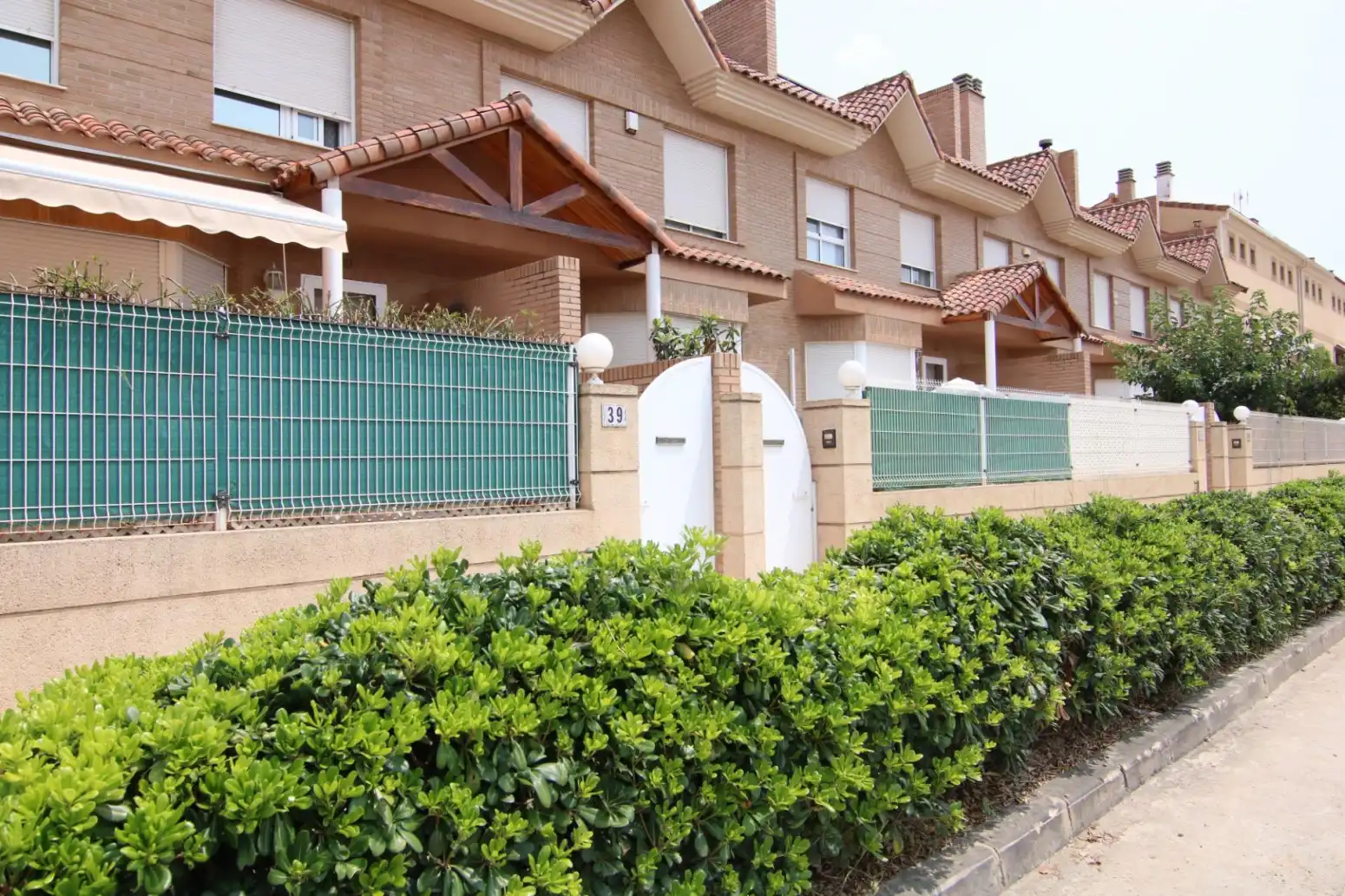 Vista exterior de Casa adosada en venta en Plaza Xúquer