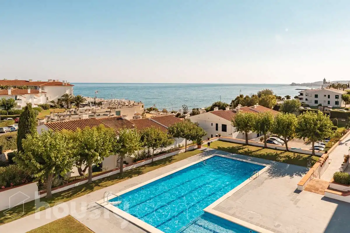 Piscina de Pis en venda en Sitges amb Jardí privat, Parquet i Traster