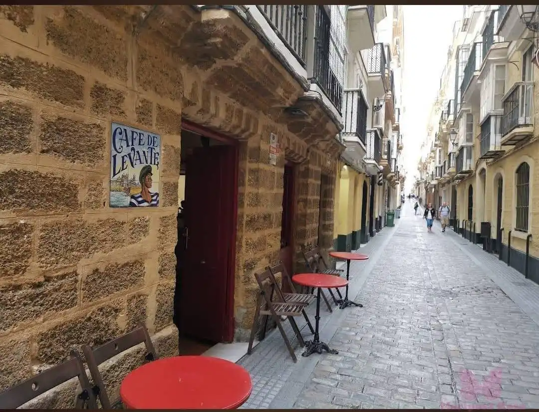 Vista exterior de Piso en venta en Cádiz con Aire acondicionado