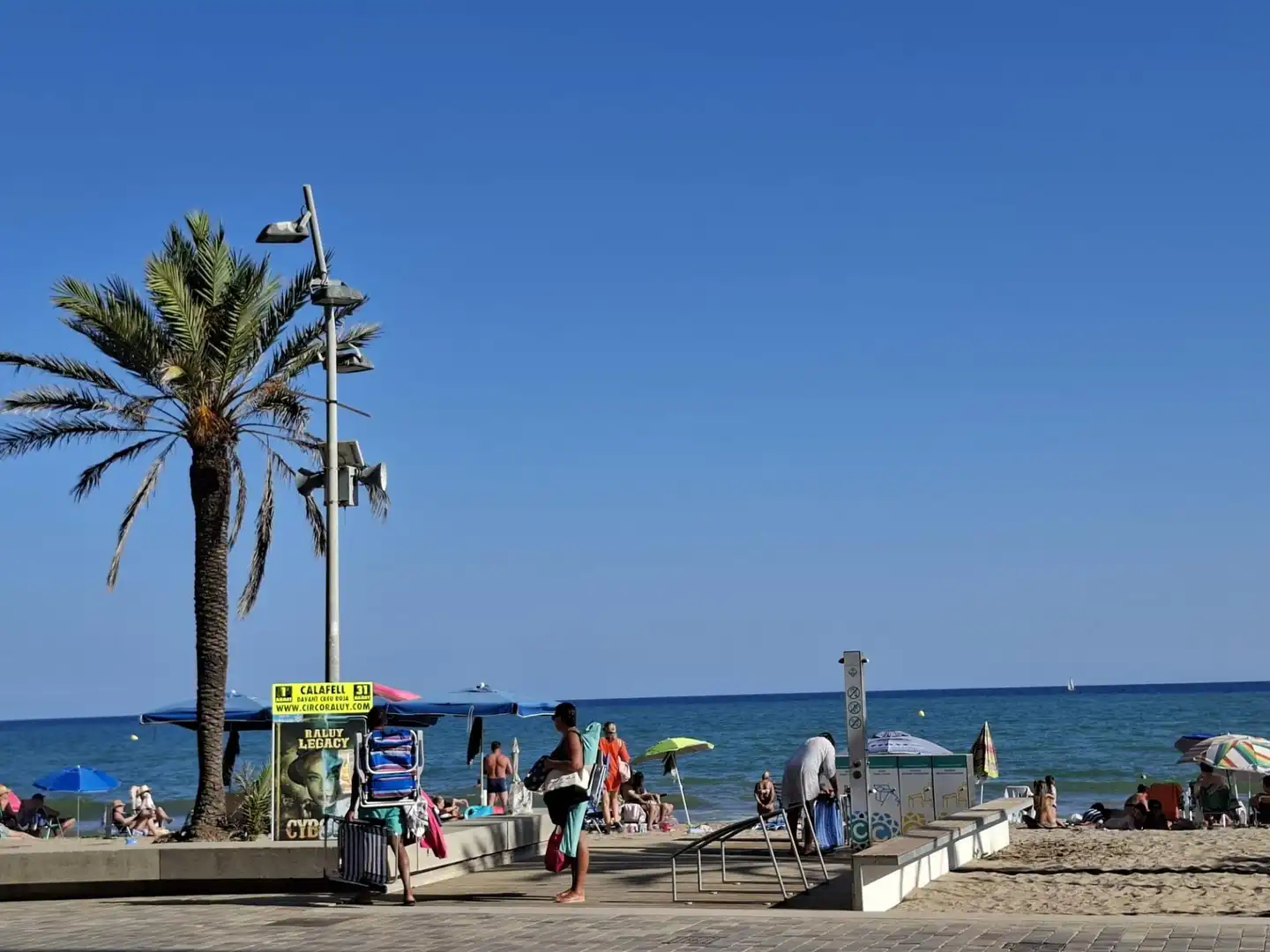 Außenansicht von Erdgeschoss zum Verkauf in Calafell mit Terrasse und Balkon