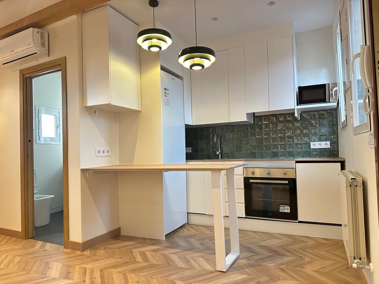 Cocina de Piso de alquiler en  Madrid Capital con Aire acondicionado, Calefacción y Trastero