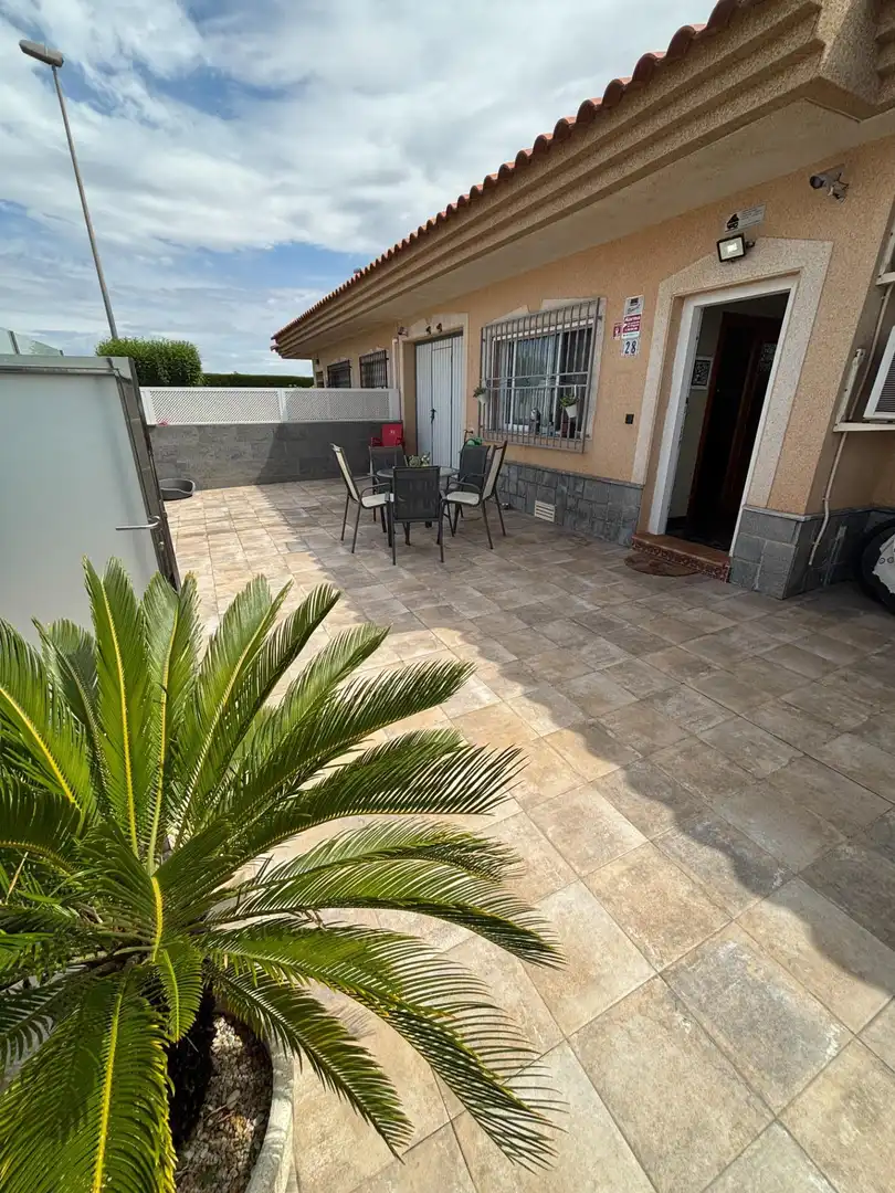 Casa adosada en venta en Calle MARIA DE ZAYAS-B SANTIAGO, 28, Miranda