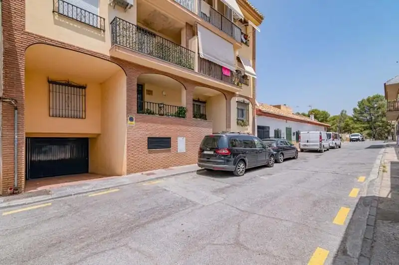 Vista exterior de Piso en venta en La Zubia con Amueblado