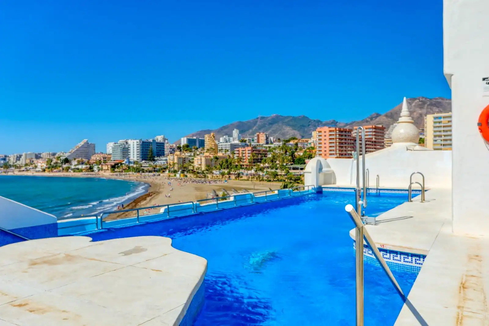 Piscina de Apartamento en venta en Benalmádena con Aire acondicionado, Calefacción y Terraza