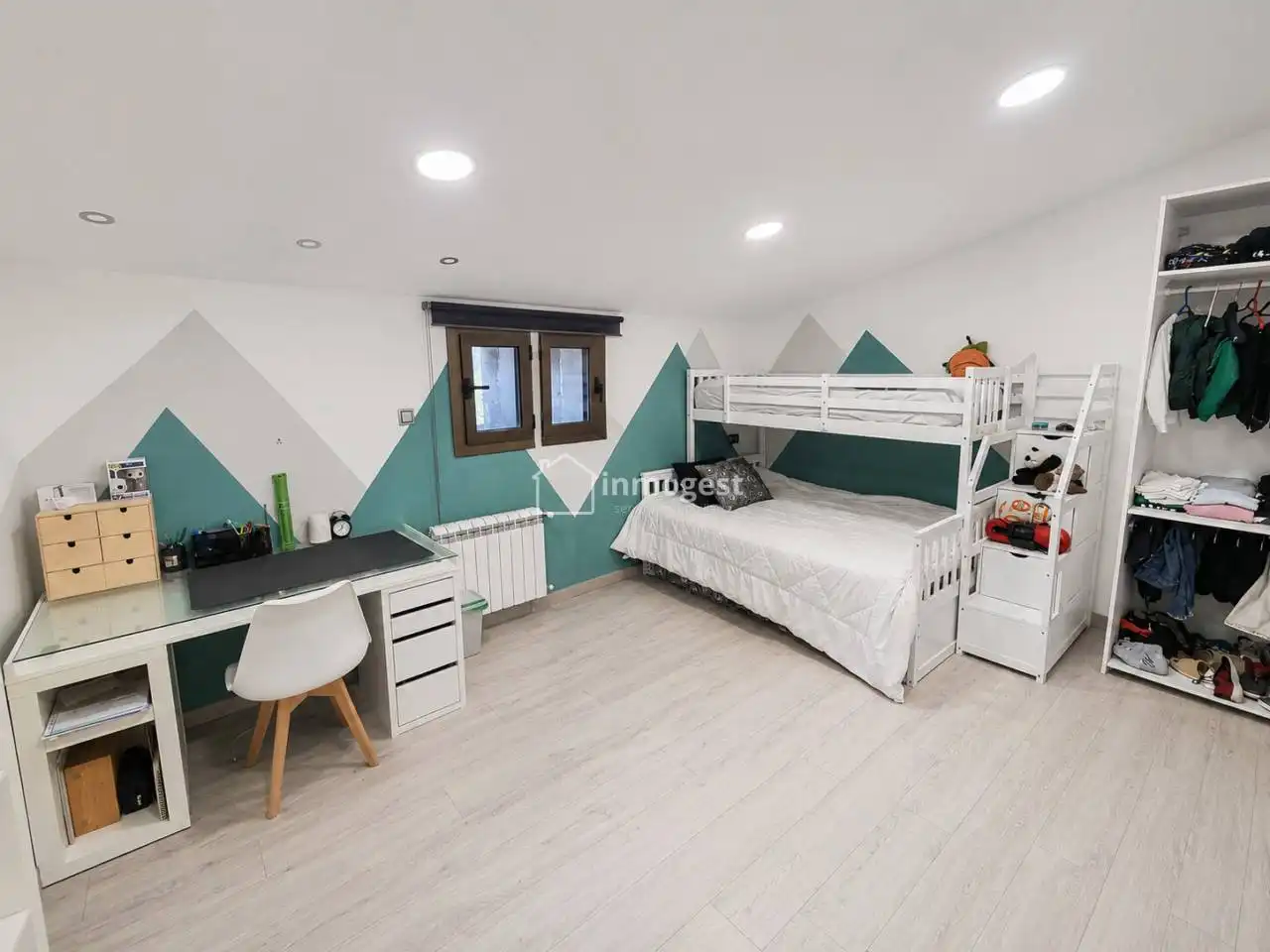 Habitación de Casa o chalet en venta en Sarrià de Ter con Aire acondicionado, Calefacción y Jardín privado