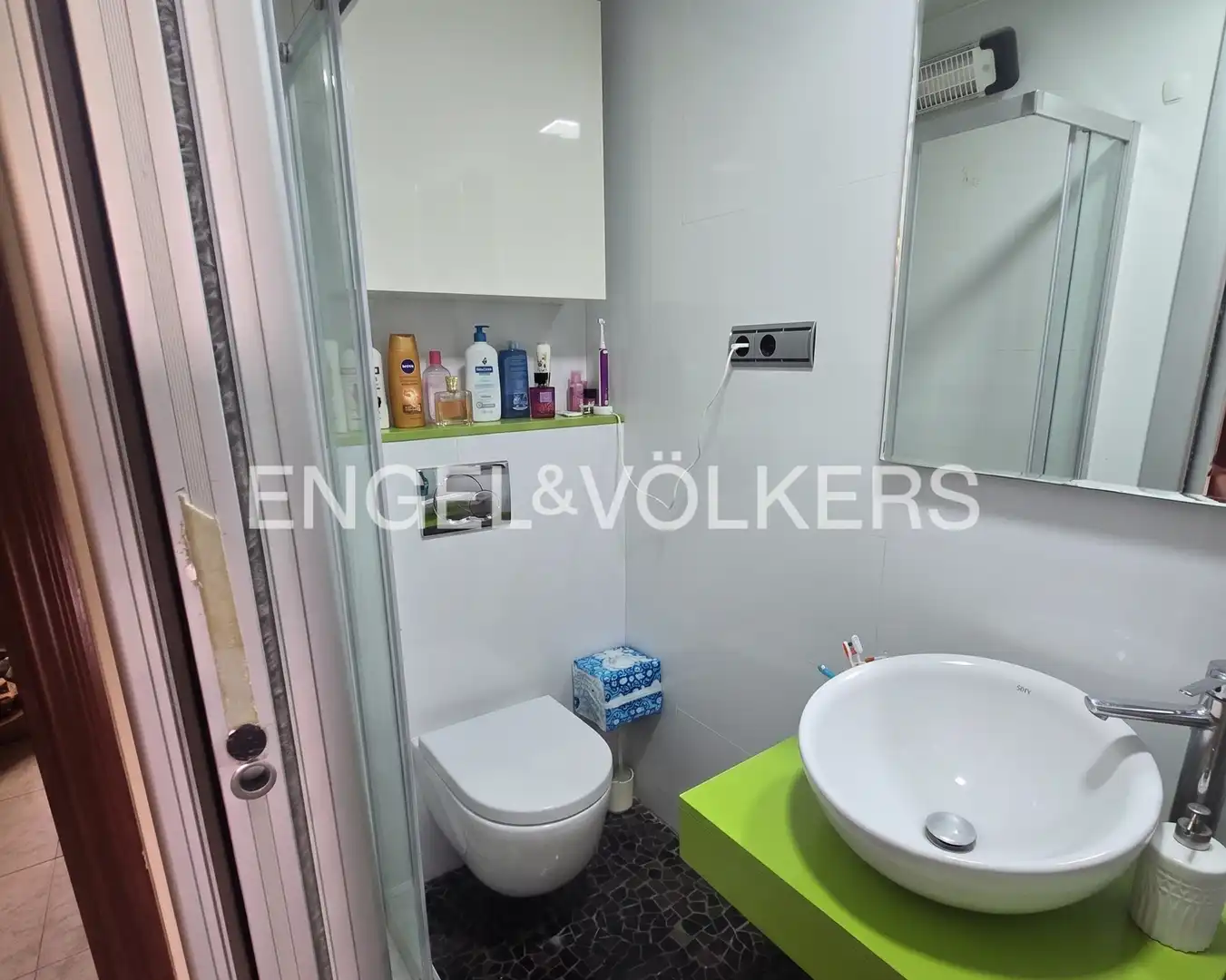 Badezimmer von Wohnung zum Verkauf in Barcelona mit Heizung und Terrasse