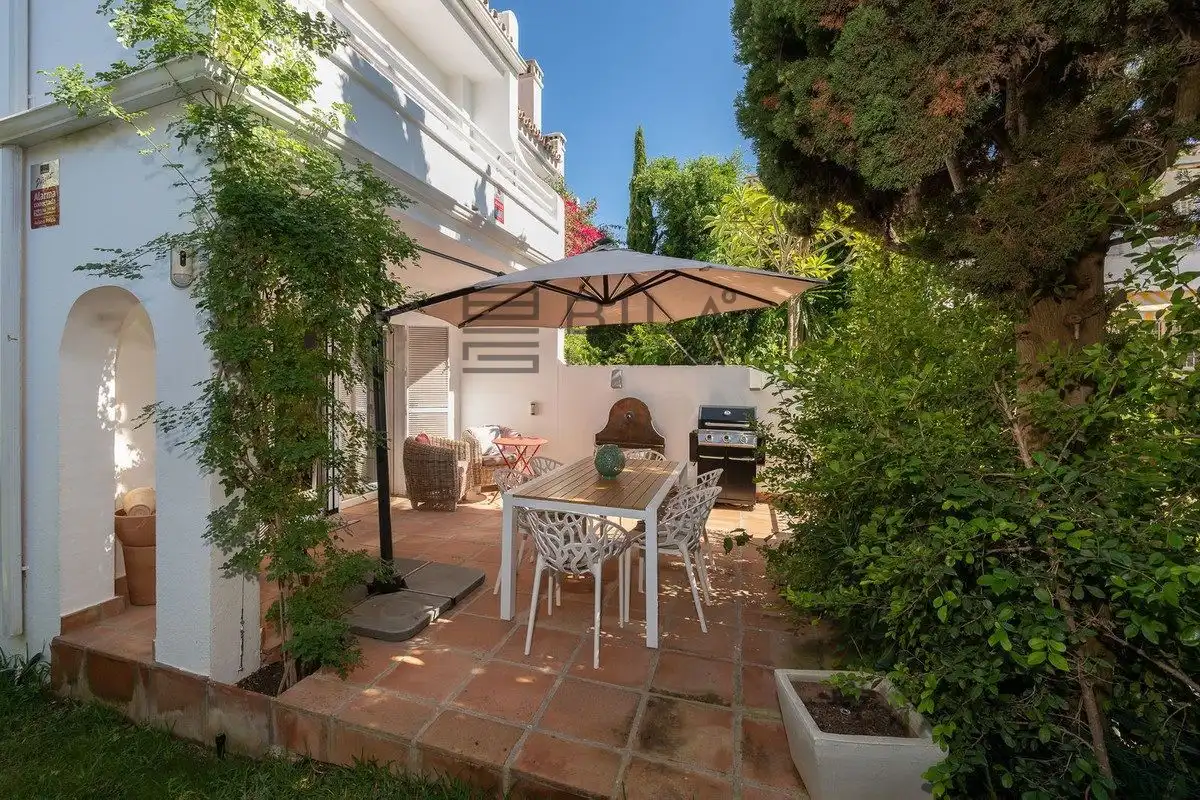 Reihenhaus mit Pool zum Verkauf in Urb. Villas en Artola Golf, imagen 4