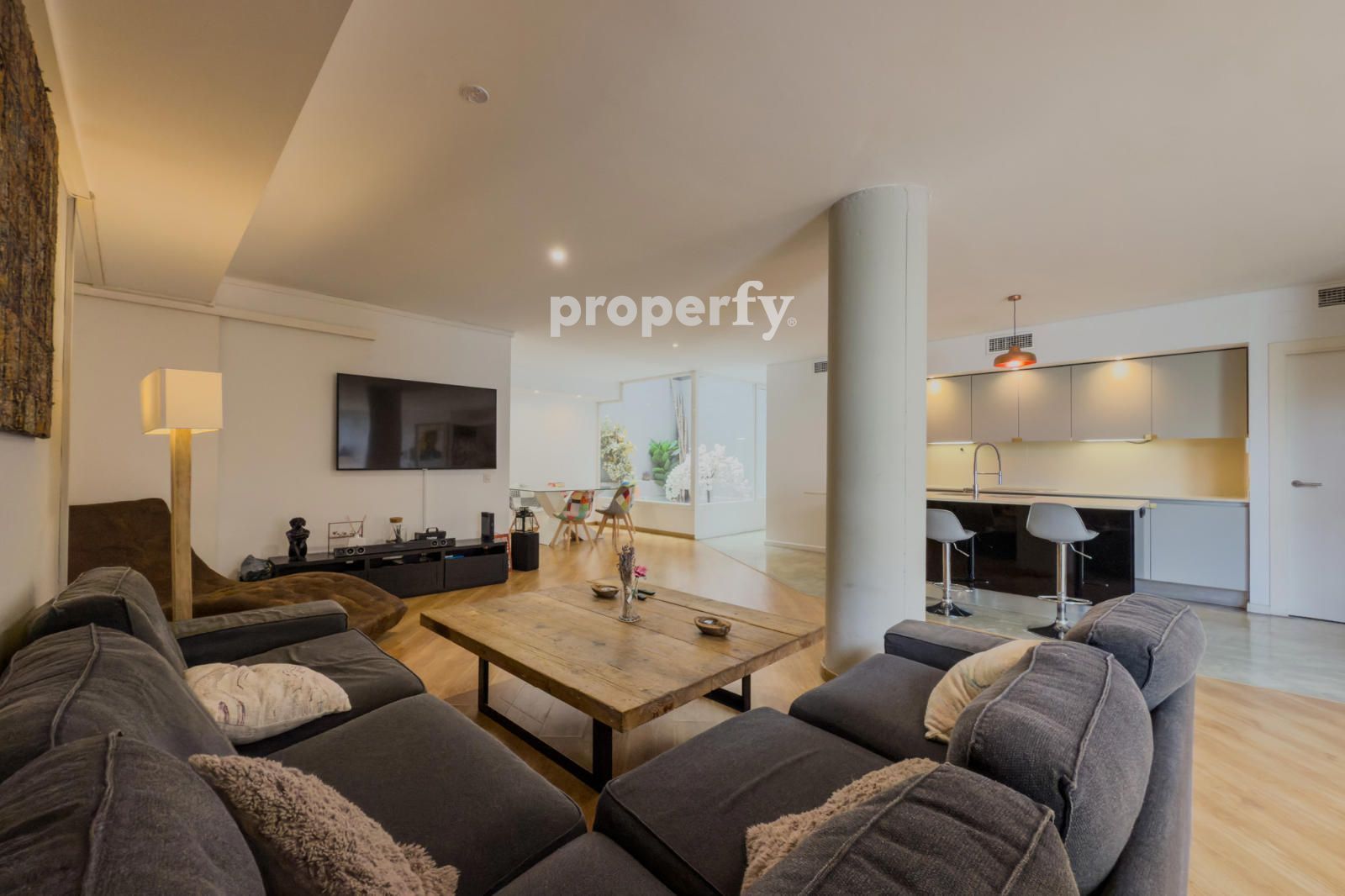 Exterior view of Duplex for sale in  Barcelona Capital  with Air Conditioner, Heating and Parquet flooring