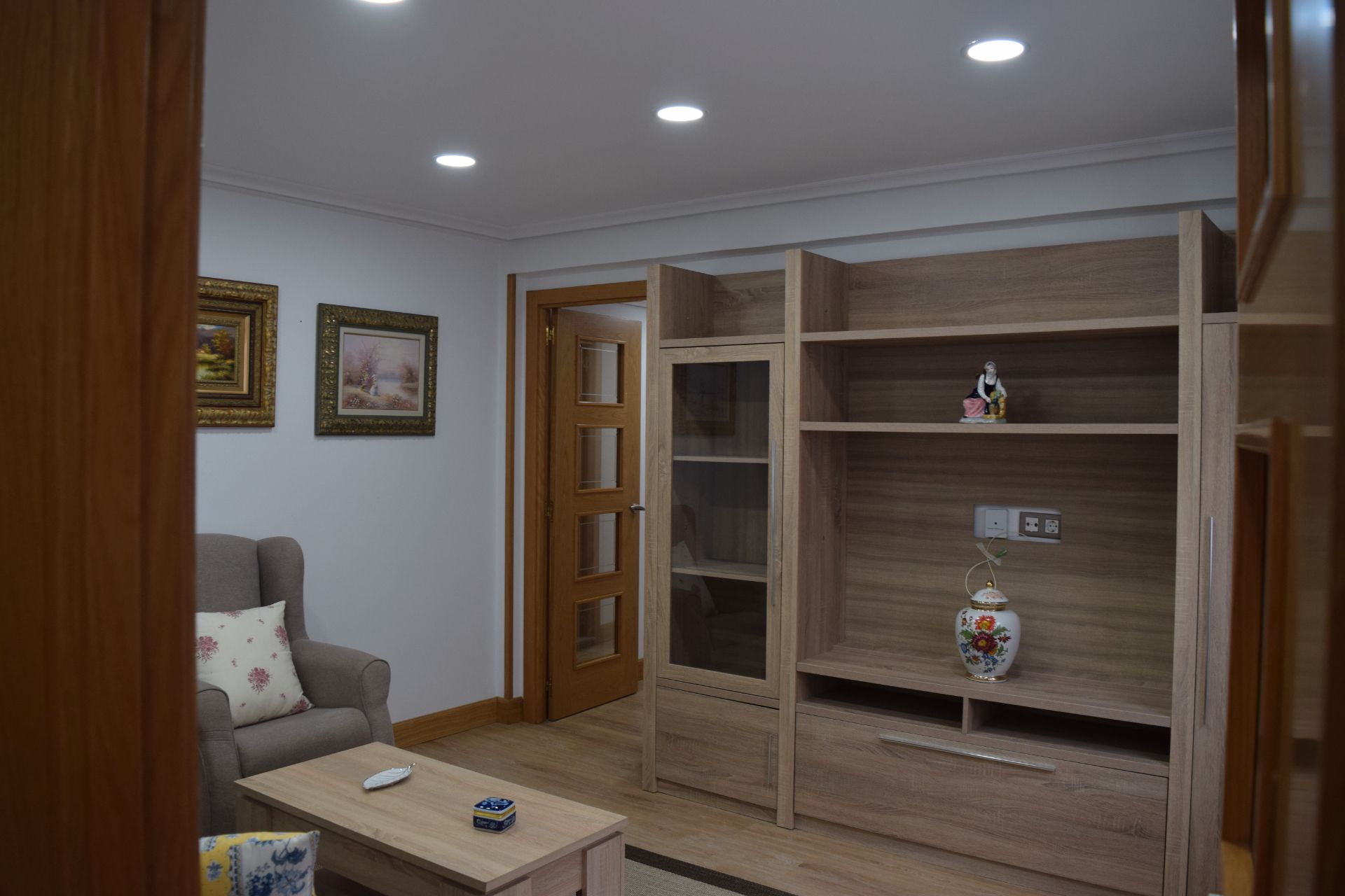 Sala d'estar de Pis de lloguer en Oviedo  amb Calefacció, Moblat i Forn