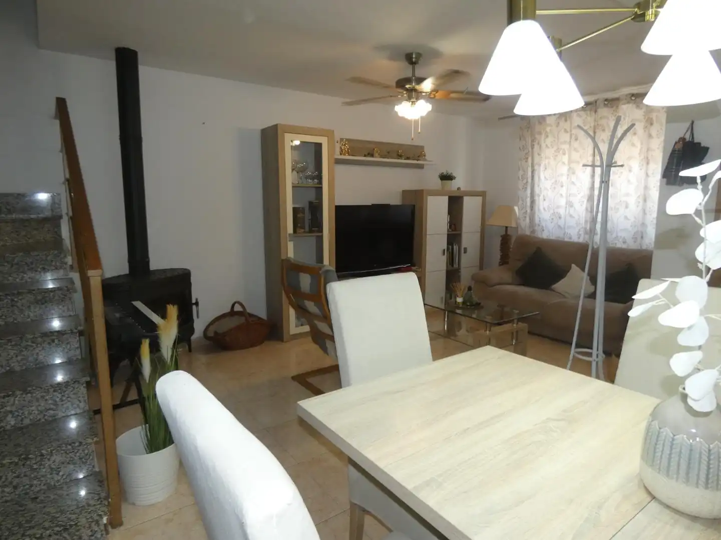 Sala de estar de Casa adosada en venta en La Joyosa con Aire acondicionado, Jardín privado y Terraza