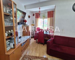 Sala d'estar de Pis en venda en Santa Coloma de Gramenet amb Calefacció