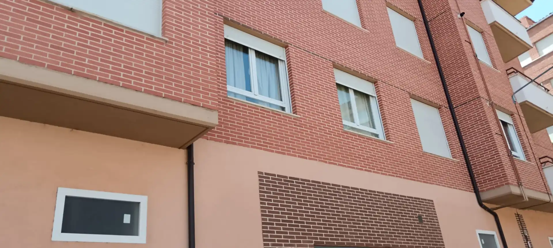 Vista exterior de Piso en venta en Almazán con Terraza y Balcón