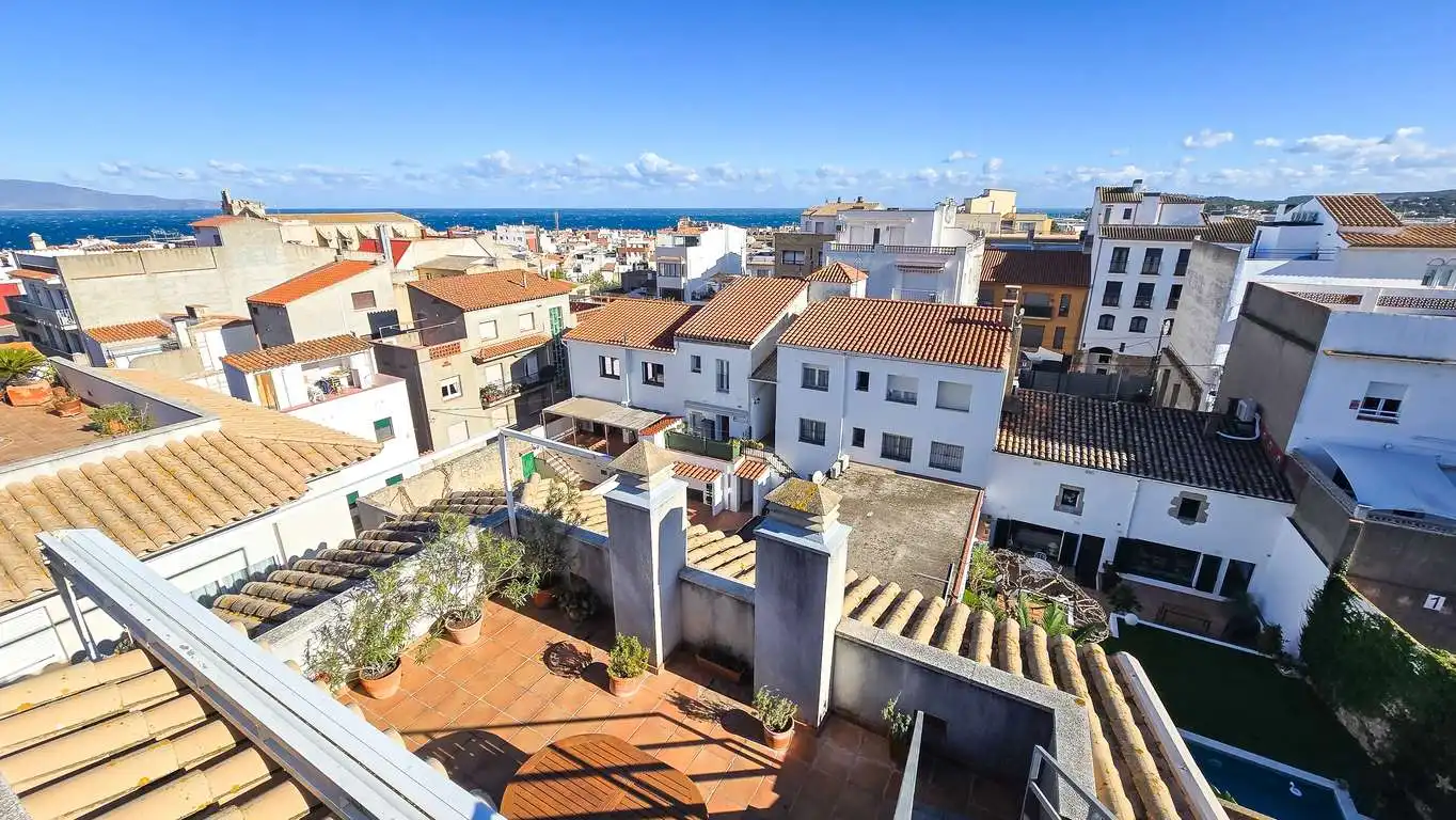 Exterior view of Duplexes for sale in L'Escala  with Heating, Terrace and Furnished