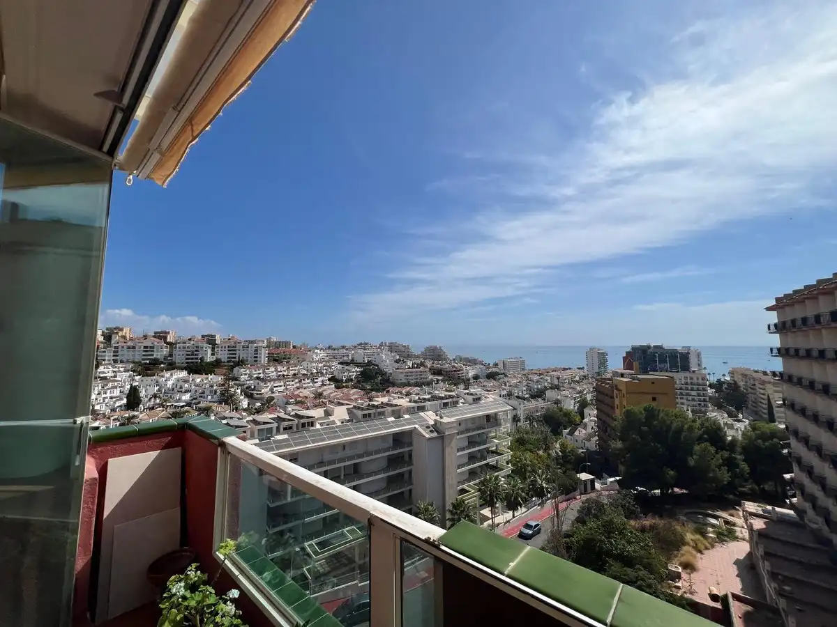 Vista exterior de Àtic en venda en Benalmádena amb Aire condicionat, Calefacció i Piscina