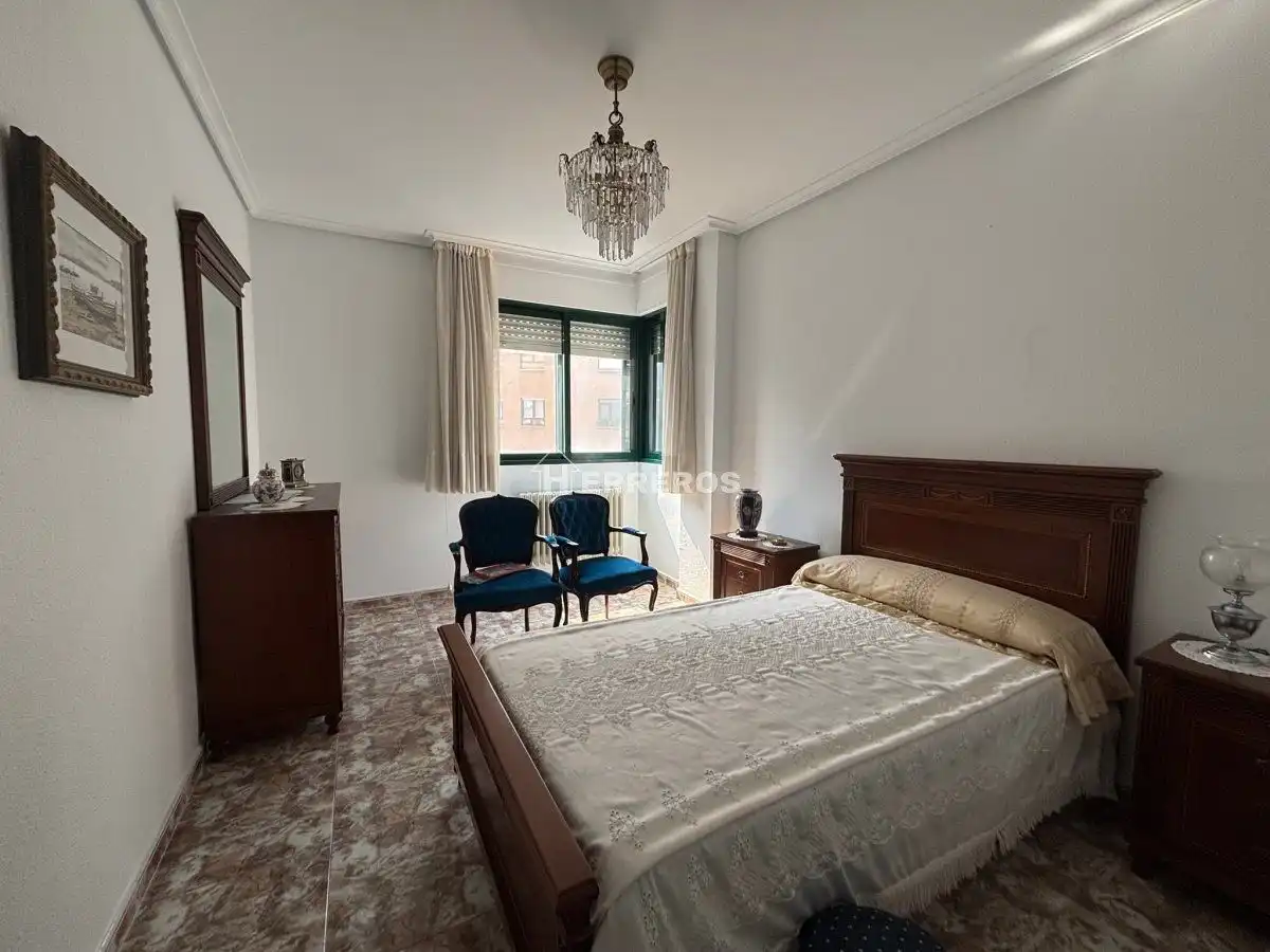 Habitación de Piso en venta en  Logroño con Calefacción, Terraza y Trastero