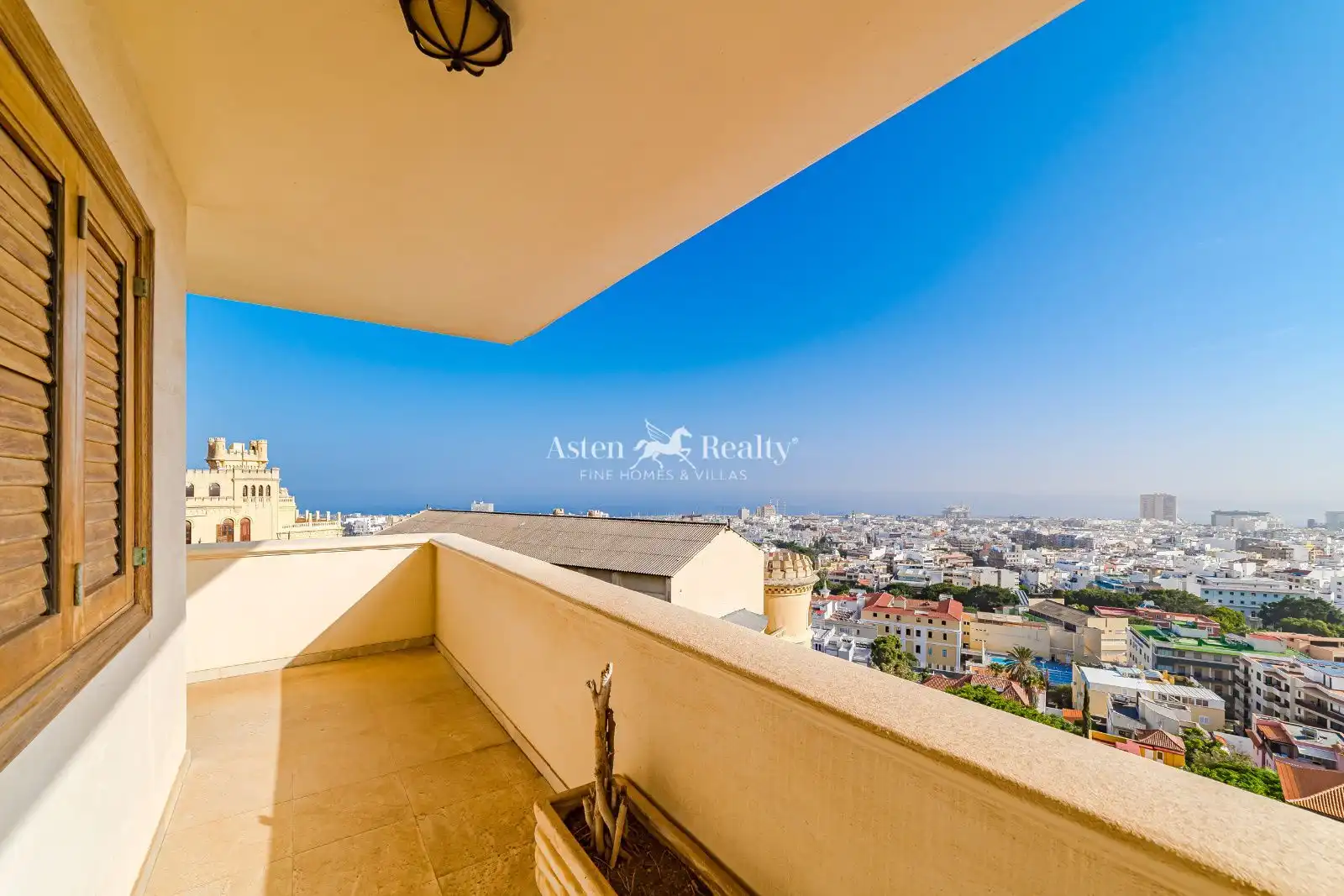 Vista exterior de Casa o chalet en venta en Santa Cruz de Tenerife con Aire acondicionado, Terraza y Piscina